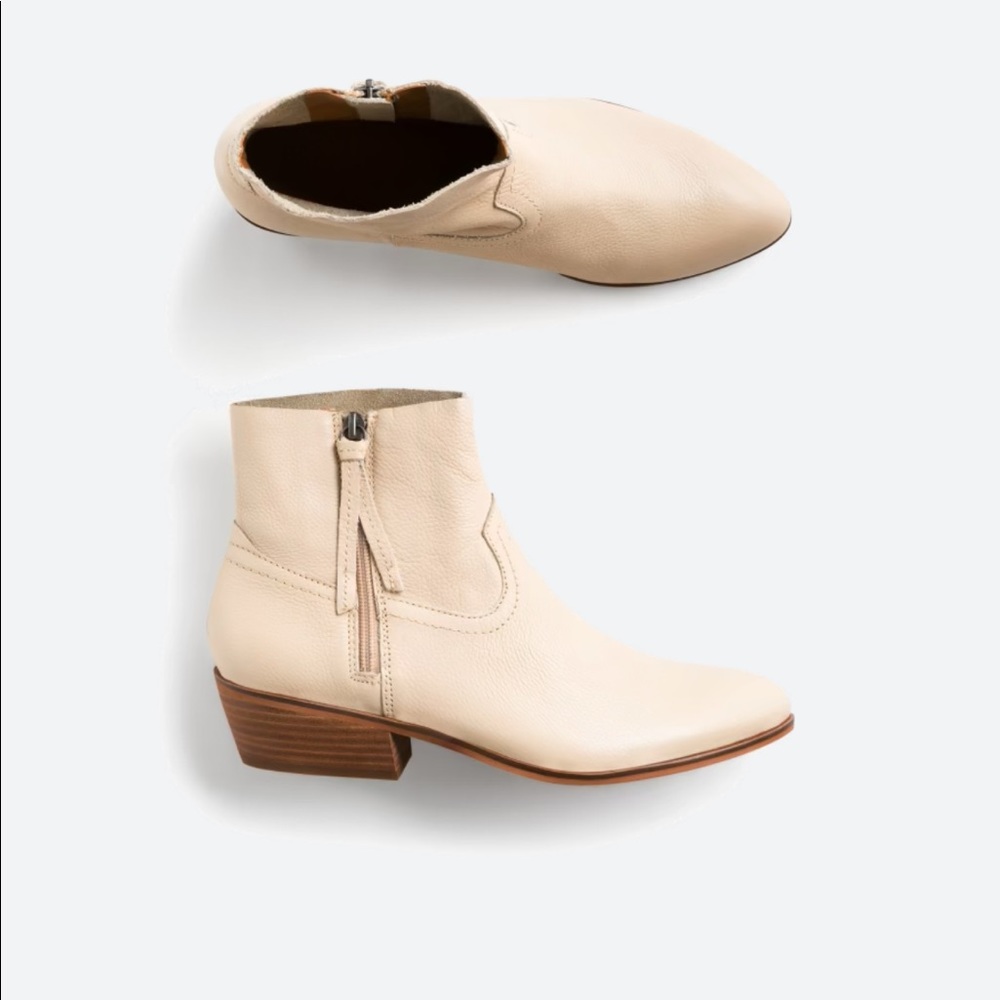 Frye & Co zipped white boots 8.5